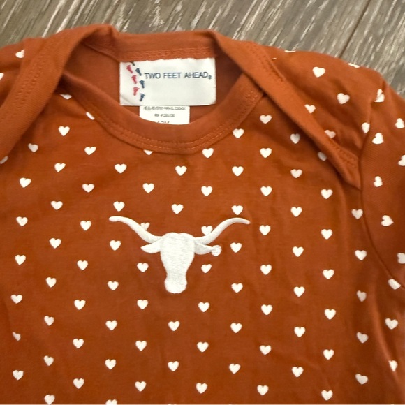 Texas Longhorns Orange Heart Patterned Kids One Piece Size 12 months - Picture 4 of 4